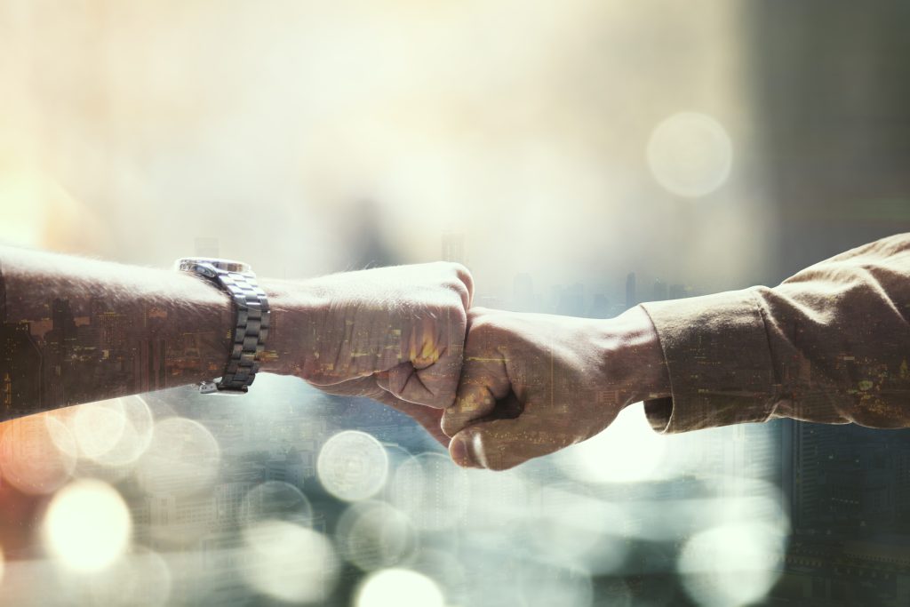 A Psicologia da Confiança: O pilar invisível para o fechamento de contratos no B2B